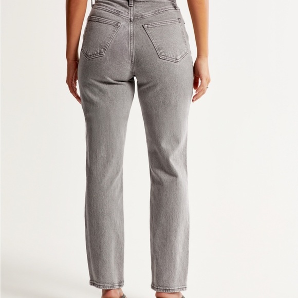 Curve Love Ultra High Rise 90s Straight Jean, Light with Criss-Cross Waistband - Picture 6 of 7